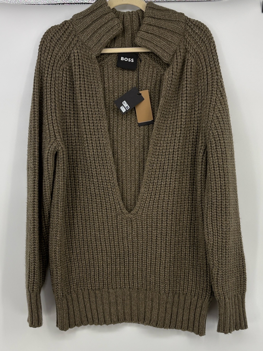 Hugo Boss New Men Medium Deep V-Neck 100% Wool Chunky Knit Sweater